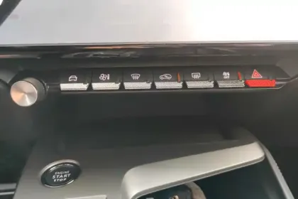 Photo 62 Peugeot 308  Electrique 54 kWh 156ch