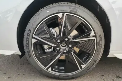 Photo 47 Peugeot 308  Electrique 54 kWh 156ch