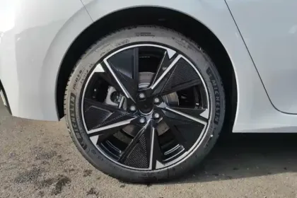 Photo 84 Peugeot 308  Electrique 54 kWh 156ch