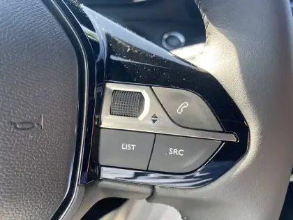 Photo 29 Peugeot 2008  Electrique 54 kWh 156 ch