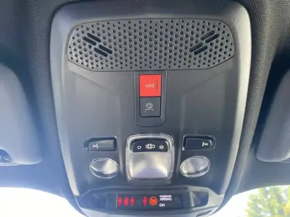 Photo 49 Peugeot 2008  Electrique 54 kWh 156 ch