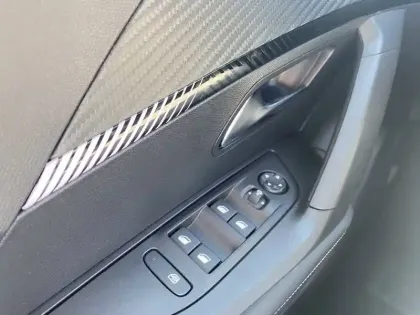 Photo 48 Peugeot 2008  Electrique 54 kWh 156 ch