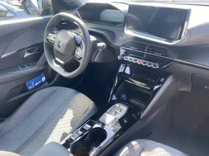 Photo 38 Peugeot 2008  Electrique 54 kWh 156 ch