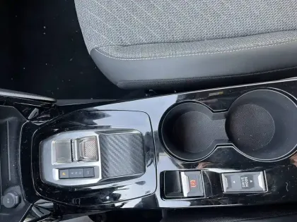 Photo 23 Peugeot 2008  Hybrid 136 e-DCS6