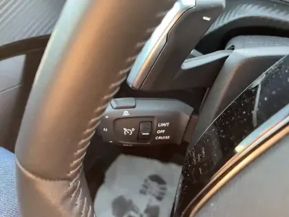 Photo 56 Peugeot 2008  Hybrid 136 e-DCS6