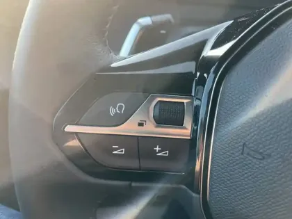 Photo 30 Peugeot 2008  Hybrid 136 e-DCS6