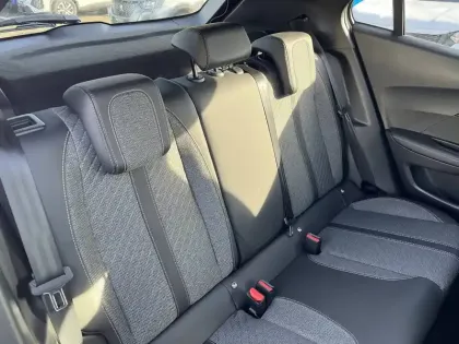 Photo 52 Peugeot 2008  Hybrid 136 e-DCS6