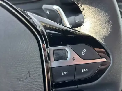 Photo 69 Peugeot 2008  Hybrid 136 e-DCS6