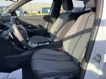 Photo 54 Peugeot 2008  Hybrid 136 e-DCS6