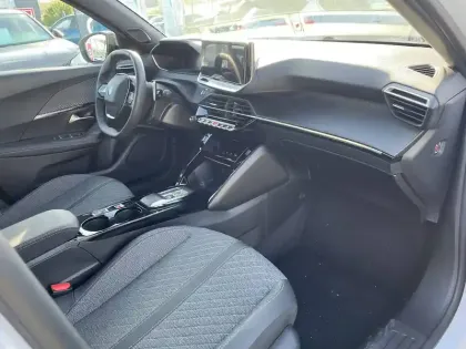 Photo 10 Peugeot 2008  Hybrid 136 e-DCS6