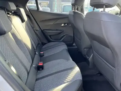 Photo 50 Peugeot 2008  Hybrid 136 e-DCS6