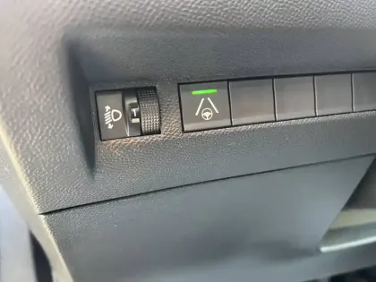 Photo 72 Peugeot 2008  Hybrid 136 e-DCS6