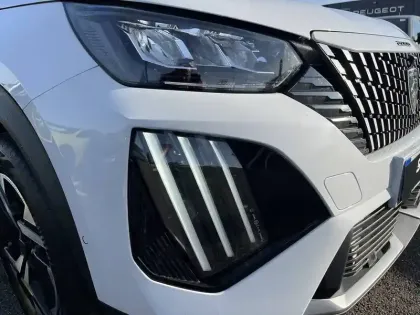 Photo 74 Peugeot 2008  Hybrid 136 e-DCS6