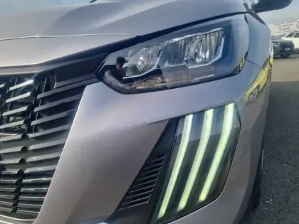 Photo 35 Peugeot 208  Hybrid 100 e-DCS6