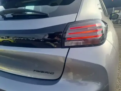 Photo 36 Peugeot 208  Hybrid 100 e-DCS6