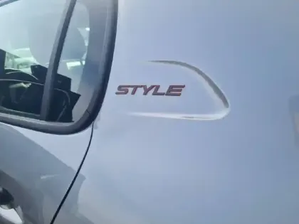 Photo 34 Peugeot 208  Hybrid 100 e-DCS6