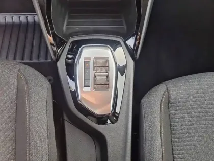 Photo 33 Peugeot 208  Hybrid 100 e-DCS6