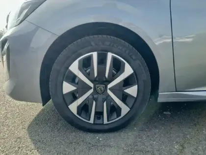 Photo 32 Peugeot 208  Hybrid 100 e-DCS6