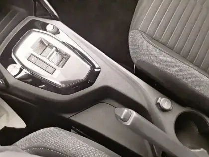 Photo 35 Peugeot 208  Hybrid 100 e-DCS6