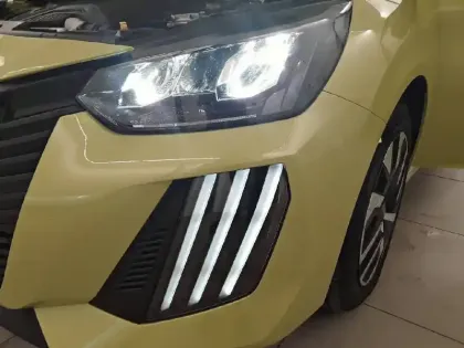 Photo 38 Peugeot 208  Hybrid 100 e-DCS6