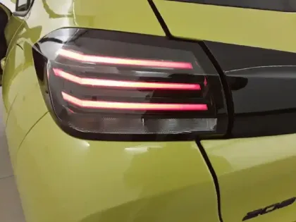 Photo 37 Peugeot 208  Hybrid 100 e-DCS6