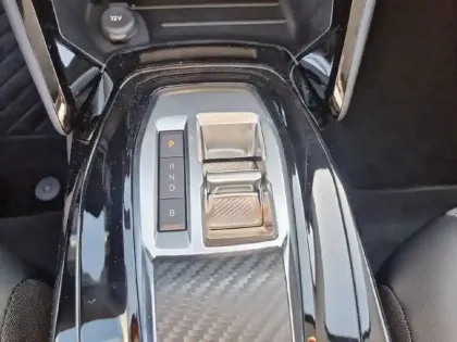 Photo 33 Peugeot 208  Electrique 50 kWh 136ch