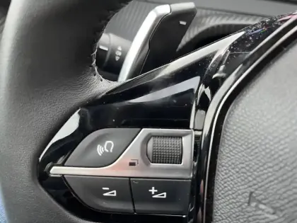 Photo 60 Peugeot 208  Hybrid 136 e-DCS6