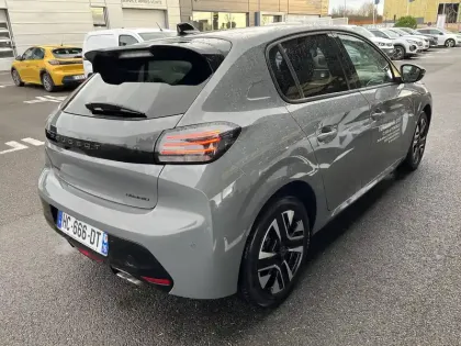 Photo 39 Peugeot 208  Hybrid 136 e-DCS6