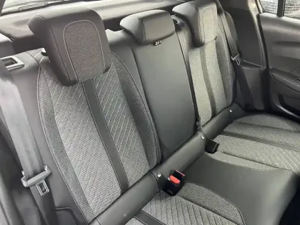 Photo 19 Peugeot 208  Hybrid 136 e-DCS6