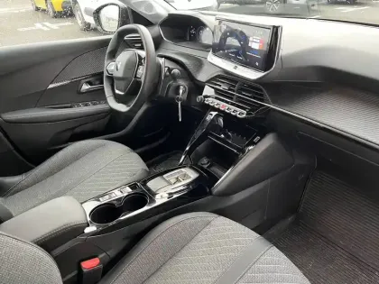 Photo 20 Peugeot 208  Hybrid 136 e-DCS6