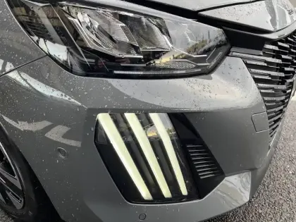 Photo 48 Peugeot 208  Hybrid 136 e-DCS6