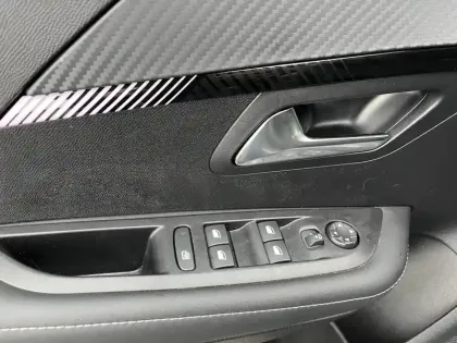 Photo 50 Peugeot 208  Hybrid 136 e-DCS6