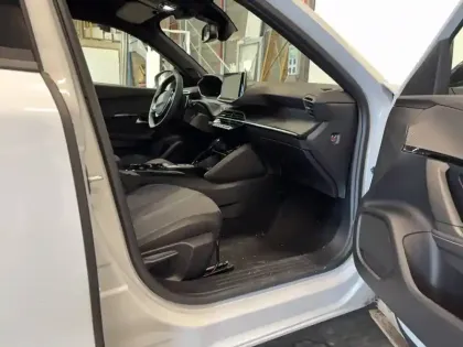 Photo 44 Peugeot 2008  PureTech 130 S&S EAT8