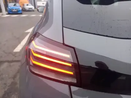 Photo 16 Peugeot 208  Hybrid 100 e-DCS6