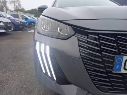 Photo 15 Peugeot 208  Hybrid 100 e-DCS6