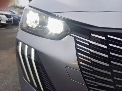 Photo 15 Peugeot 208  Hybrid 100 e-DCS6