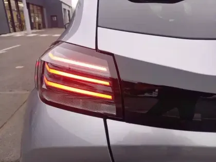 Photo 16 Peugeot 208  Hybrid 100 e-DCS6