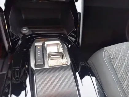 Photo 13 Peugeot 208  Hybrid 100 e-DCS6