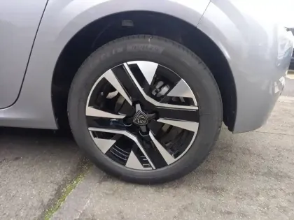 Photo 12 Peugeot 208  Hybrid 100 e-DCS6