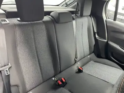 Photo 44 Peugeot 208  Hybrid 100 e-DCS6