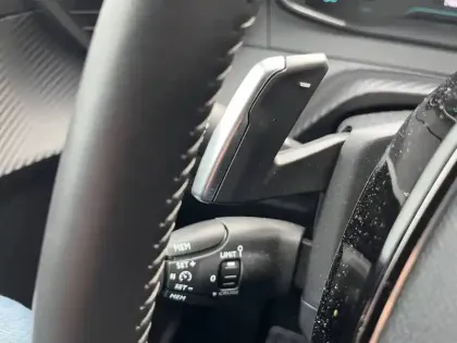 Photo 48 Peugeot 208  Hybrid 100 e-DCS6