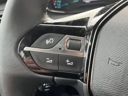 Photo 50 Peugeot 208  Hybrid 100 e-DCS6