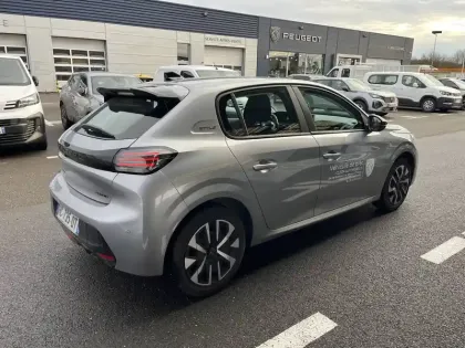 Photo 34 Peugeot 208  Hybrid 100 e-DCS6