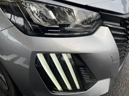 Photo 40 Peugeot 208  Hybrid 100 e-DCS6