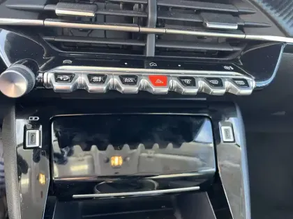 Photo 58 Peugeot 208  100 S&S BVM6