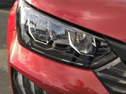 Photo 35 Peugeot 2008  Hybrid 136 e-DCS6