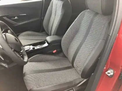 Photo 30 Peugeot 2008  Hybrid 136 e-DCS6