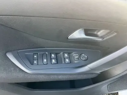 Photo 12 Peugeot 308  Hybrid 136 e-DCS6