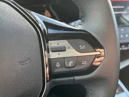 Photo 24 Peugeot 308  Hybrid 136 e-DCS6