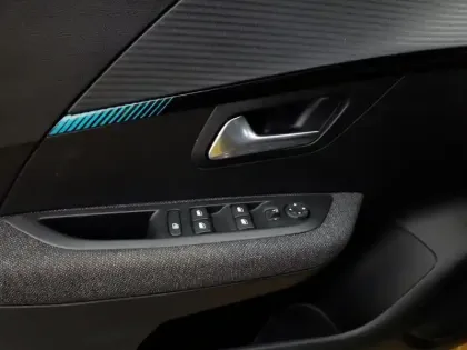 Photo 19 Peugeot 208  Electrique 50 kWh 136ch Style